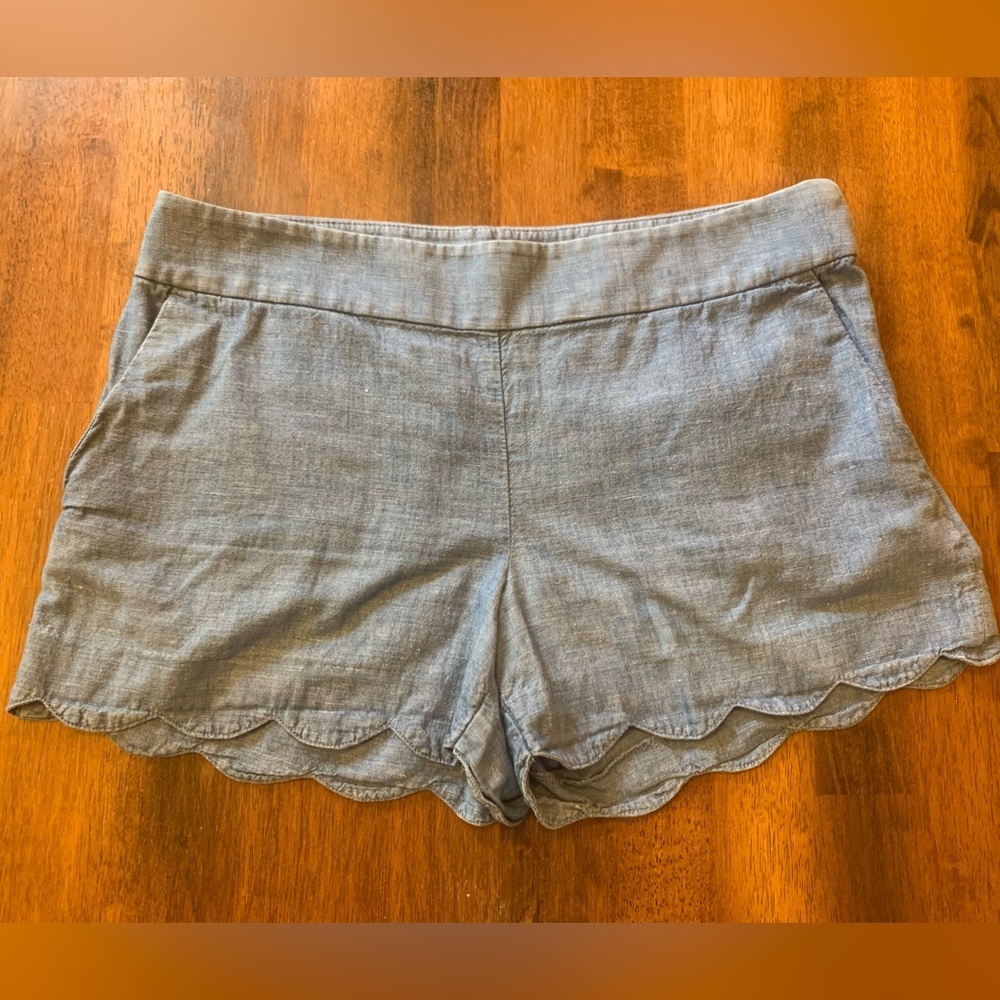 Loft the riviera shorts Women’s Size 2 scalloped chambray Pockets